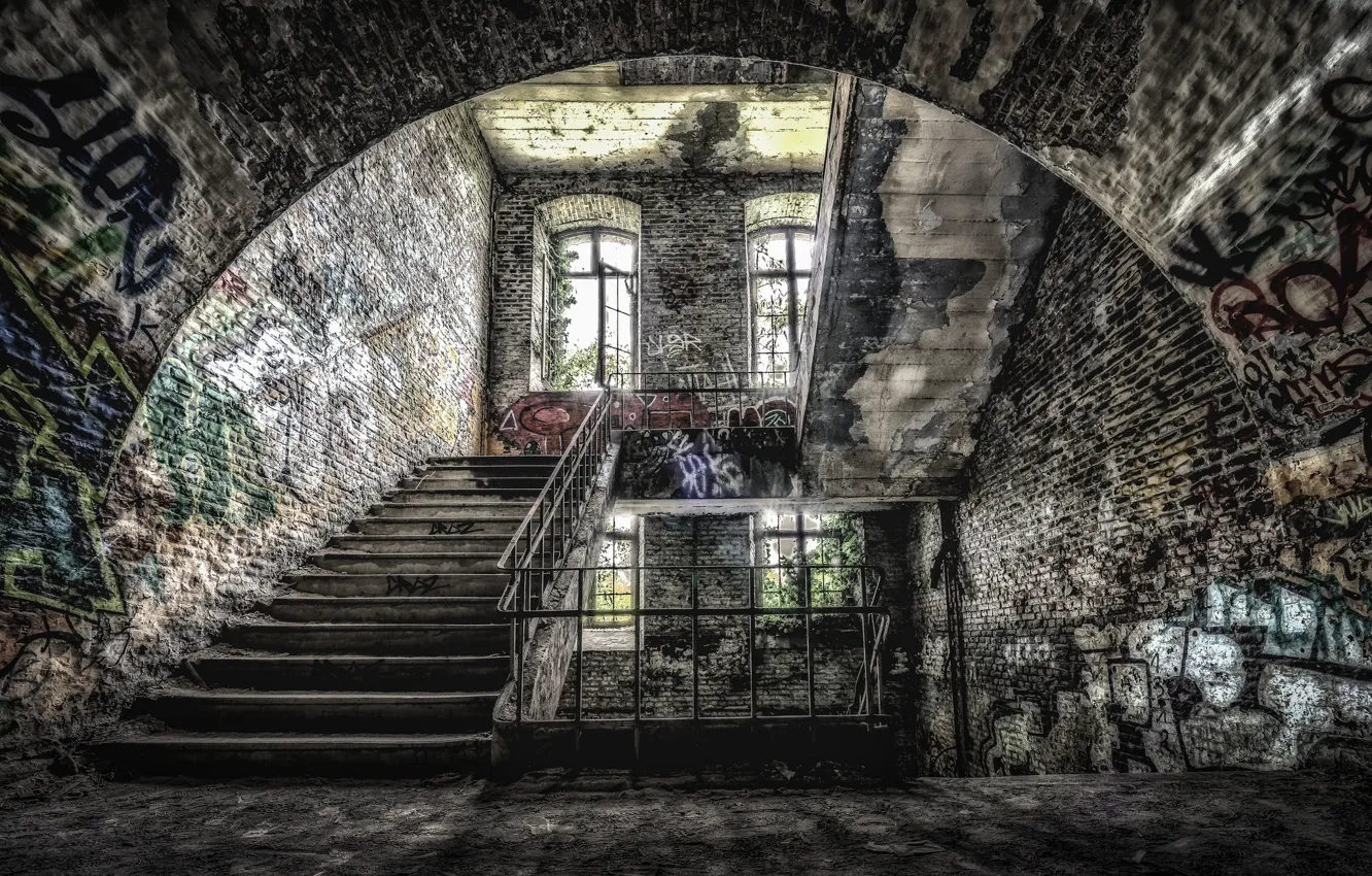 Фото обои окно, лестница, развалины, заброшенный дом