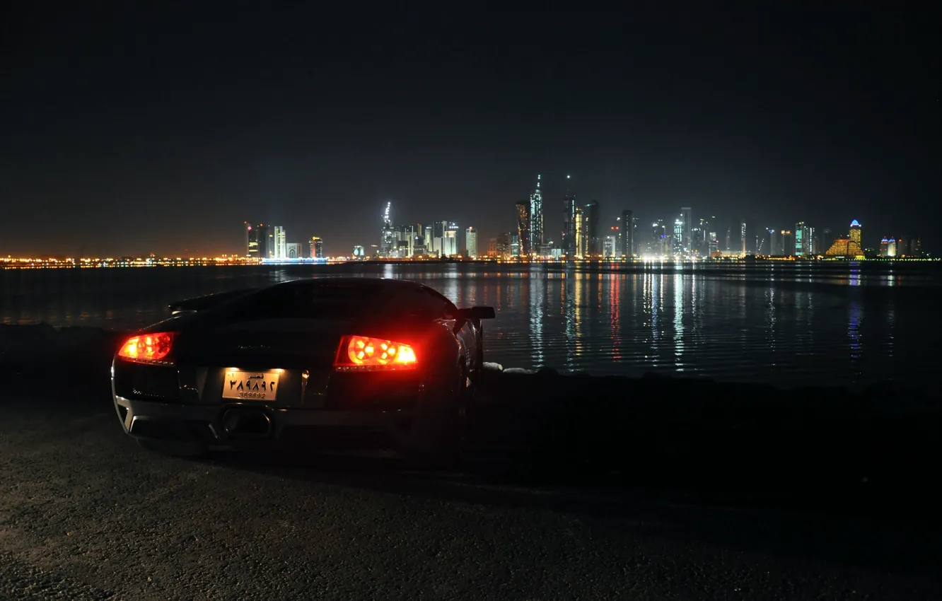 Фото обои ночь, фары, Lamborghini, Ламборджини, Дубай, Dubai, Murcielago, ОАЭ