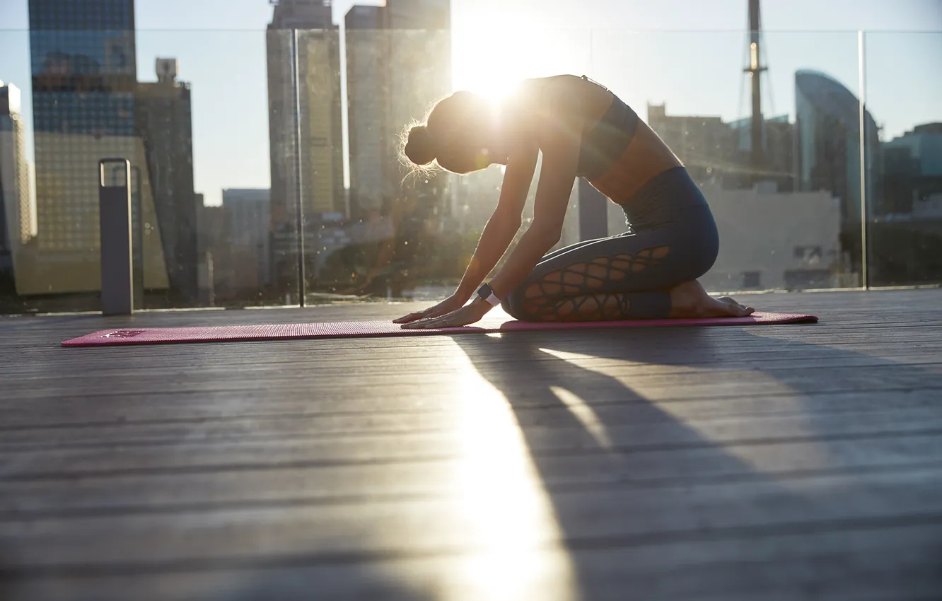 Фото обои girl, figure, model, beauty, sunrise, pose, yoga girl
