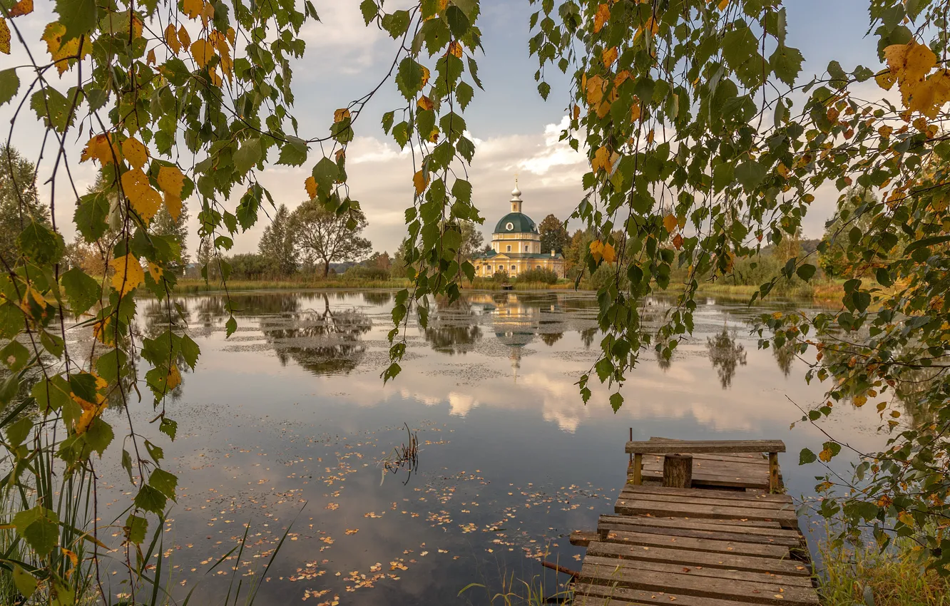 Фото обои листья, пейзаж, ветки, природа, утро, церковь, берёза, водоём