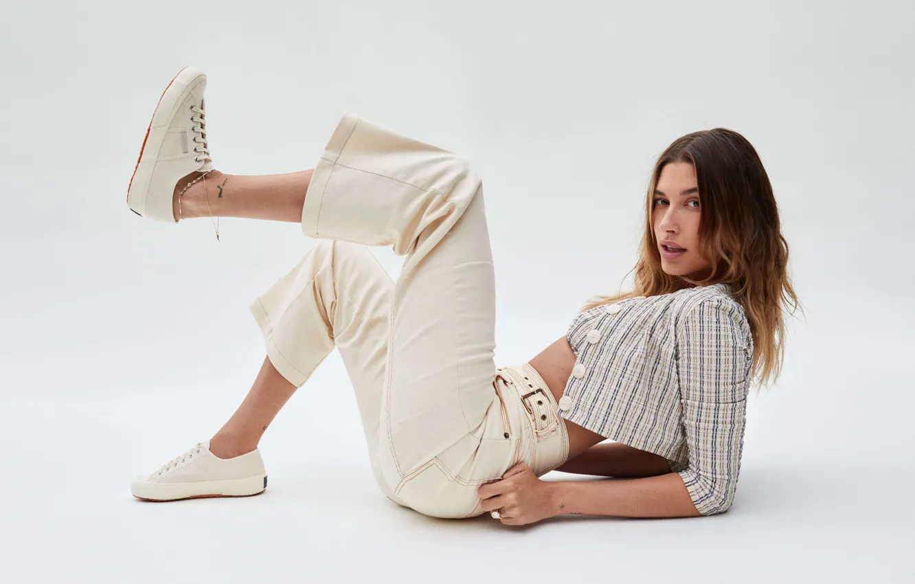 Фото обои Девушка, Волосы, Show, Campaign, Hailey Bieber, Хейли Бибер, Superga