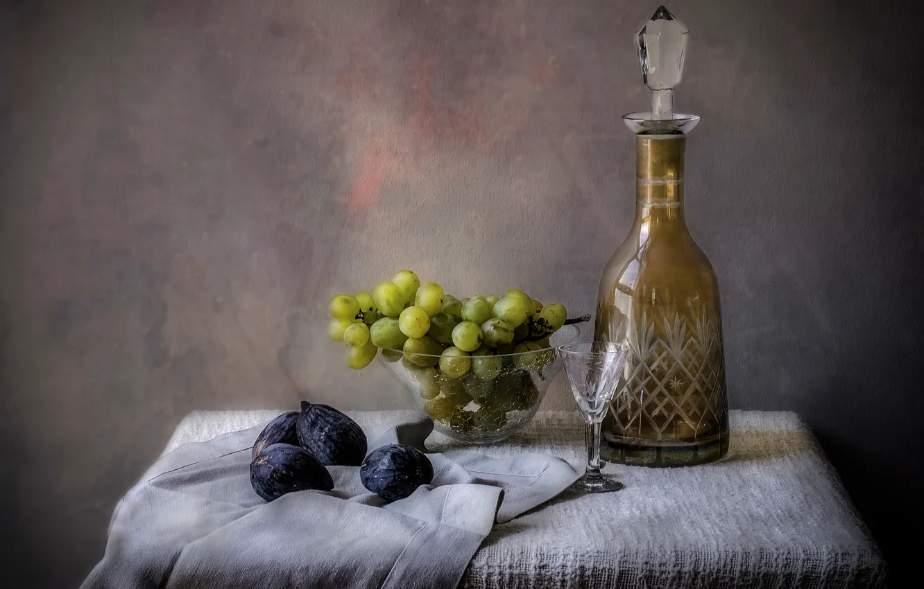Фото обои виноград, ваза, натюрморт, рюмка, графин, инжир