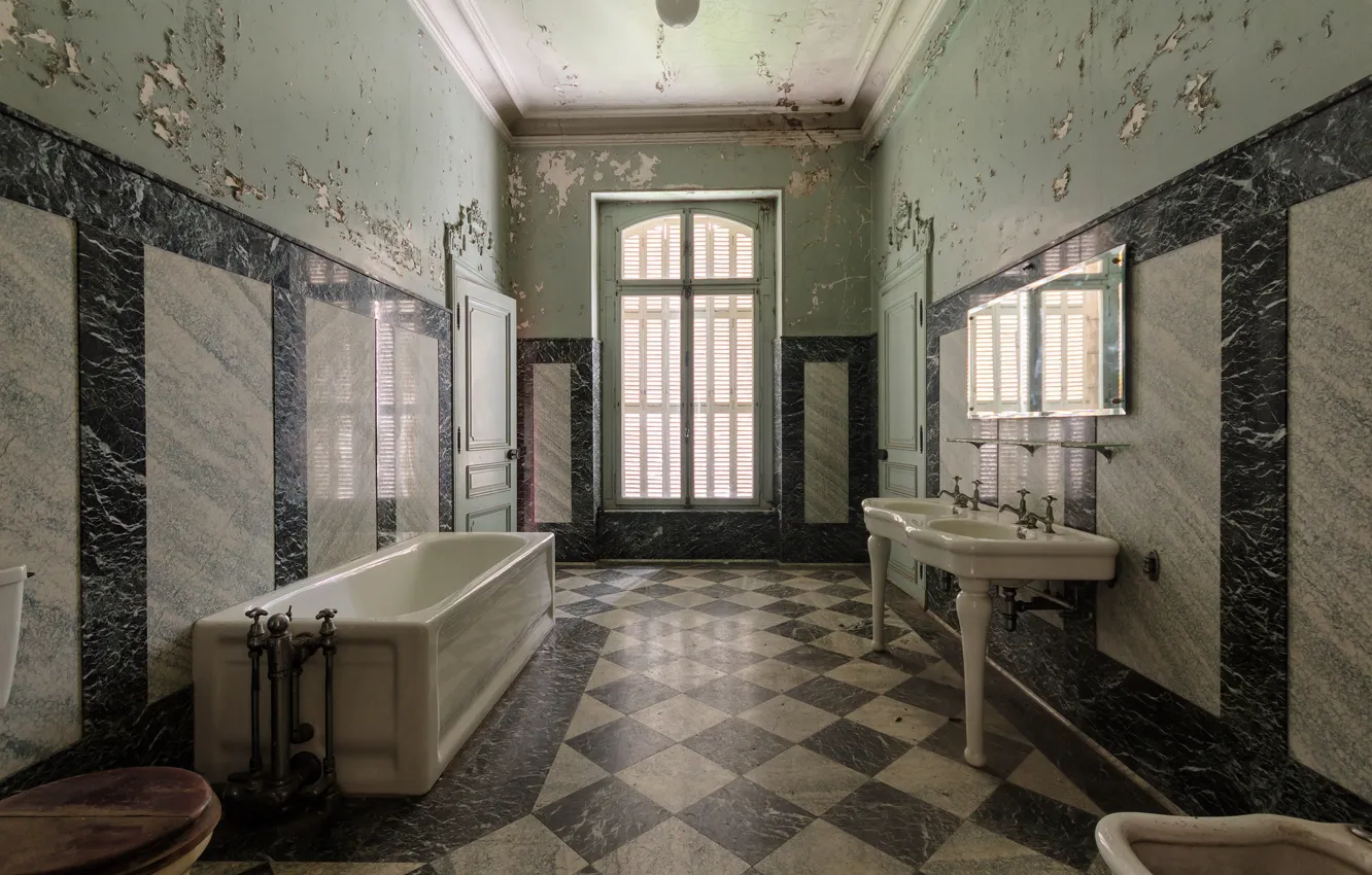Фото обои window, bathroom, abandoned, mirror, tub, doors, decay, bathtub