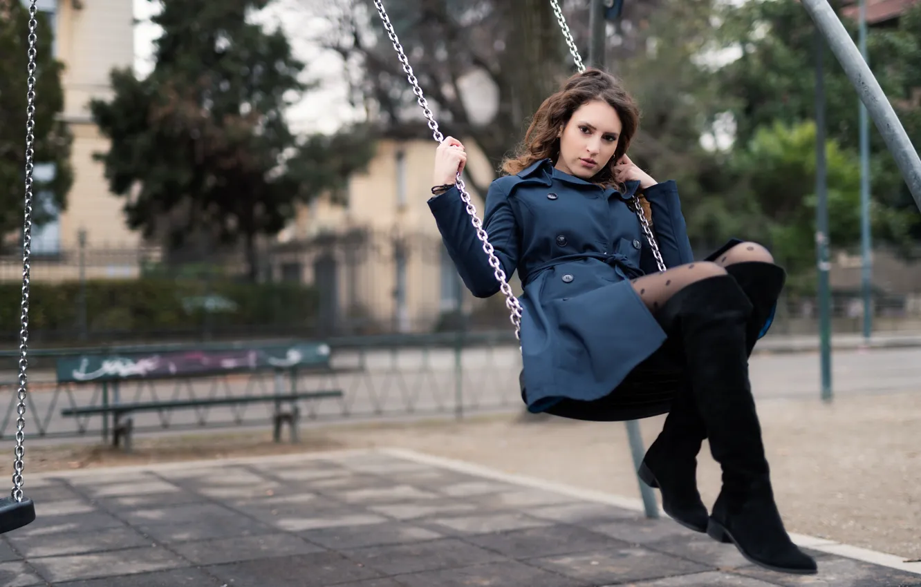 Фото обои взгляд, лицо, качели, модель, Chiara