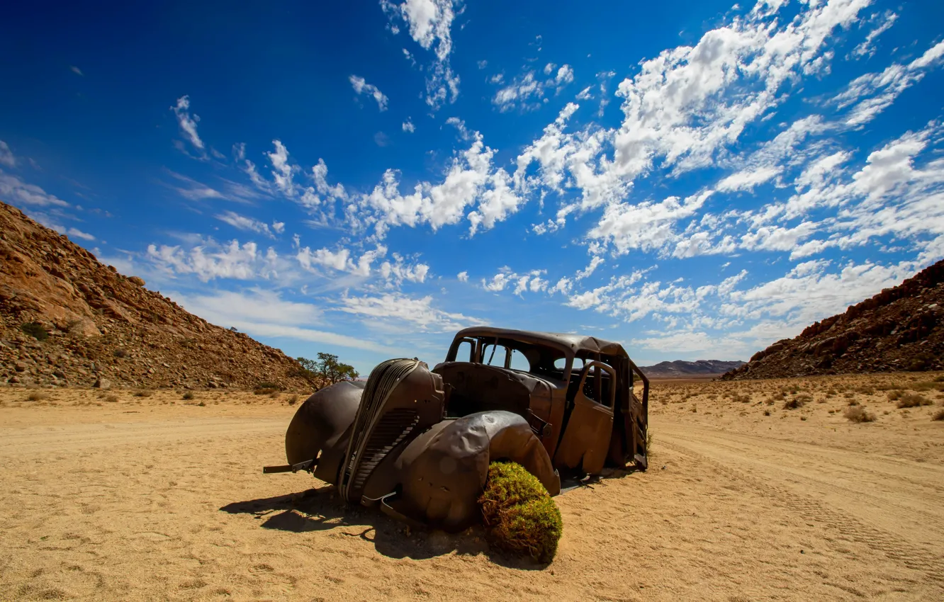 Фото обои дорога, небо, остов, Намибия, Namibia, старый авто