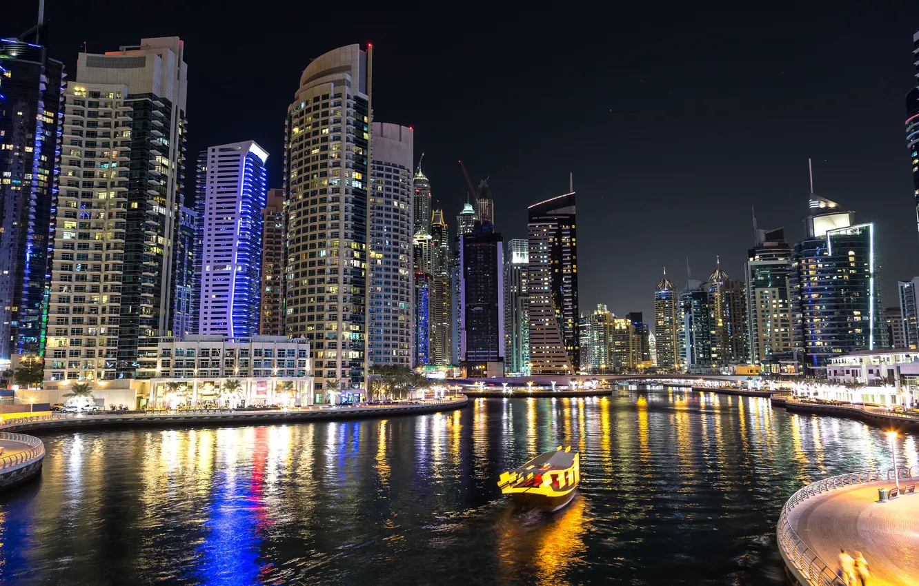 Фото обои река, ночные огни, небоскреб, Ночь, лодки, Город, Дубай