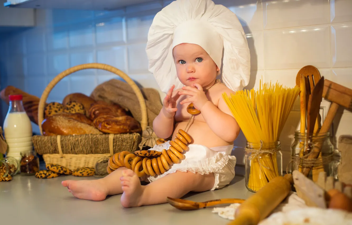 Фото обои ребенок, малыш, молоко, печенье, кухня, повар, сдоба, child