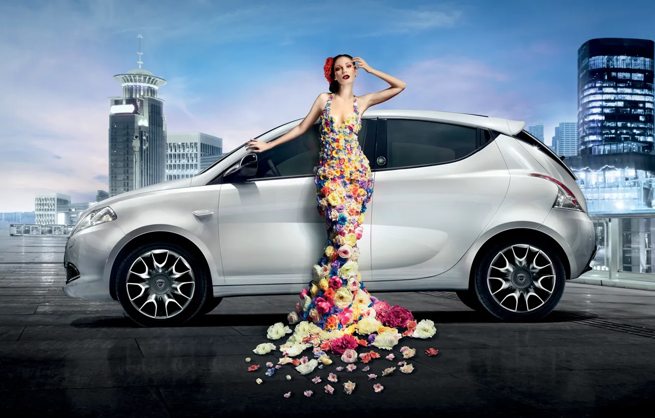 Фото обои авто, взгляд, девушка, цветы, Девушки, платье, Lancia