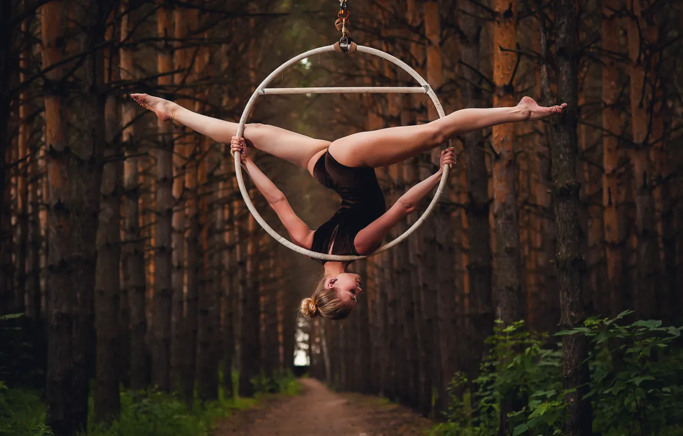 Фото обои forest, woman, art, dance, blonde, hoop, acrobatics