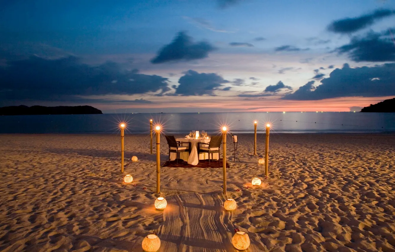 Фото обои пляж, океан, вино, романтика, вечер, фонари, ужин