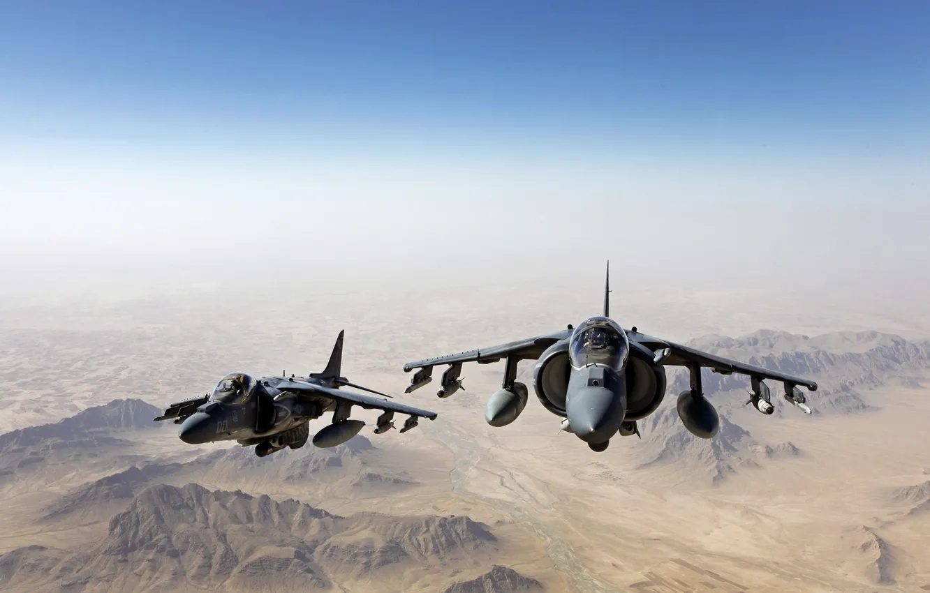Фото обои полет, горы, земля, истребители, пара, штурмовики, AV-8B, Harriers