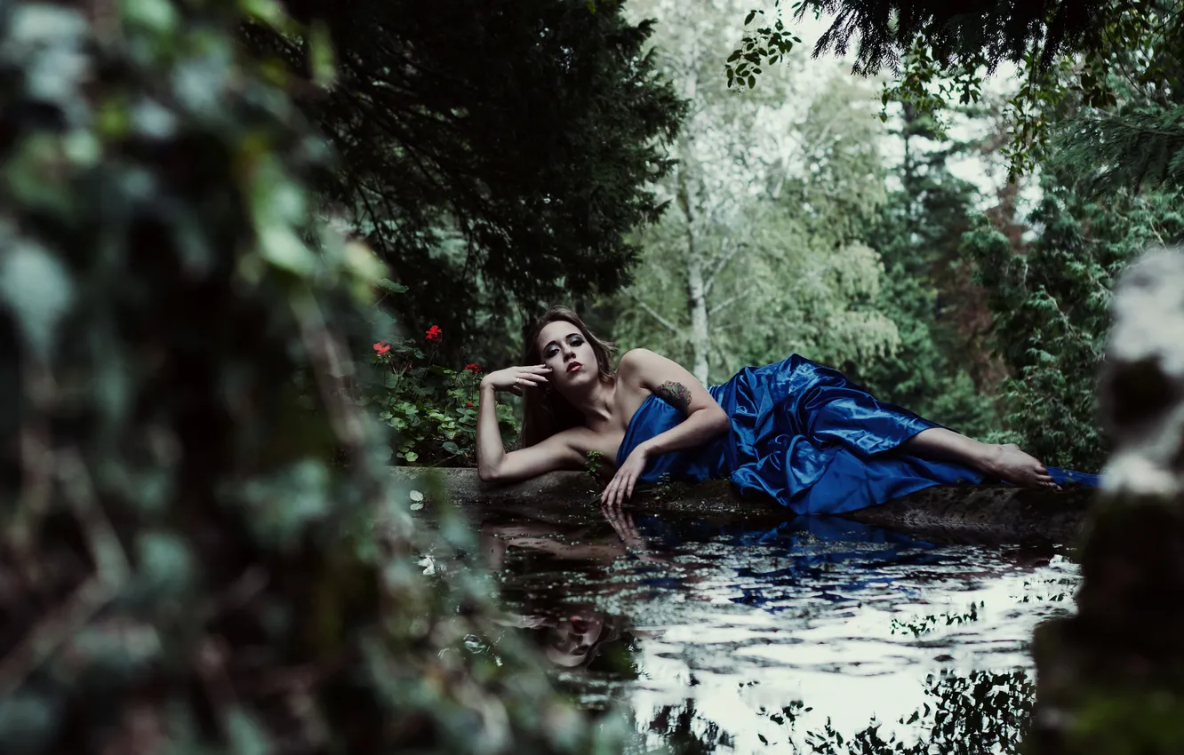 Фото обои отражение, платье, тату, в синем, Karen Corti