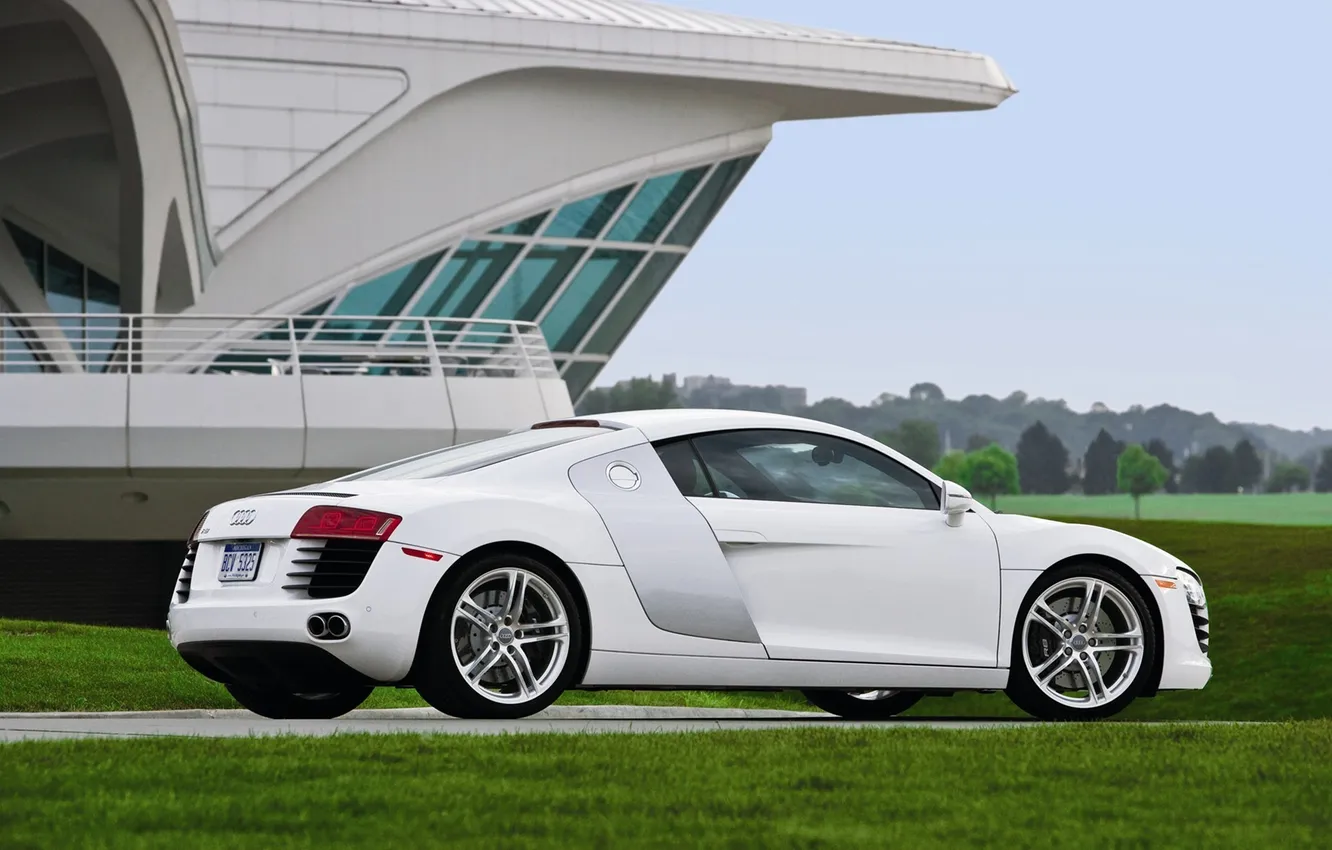 Фото обои белый, трава, Audi, тачки, белая, auto wallpapers, авто обои, фото машин