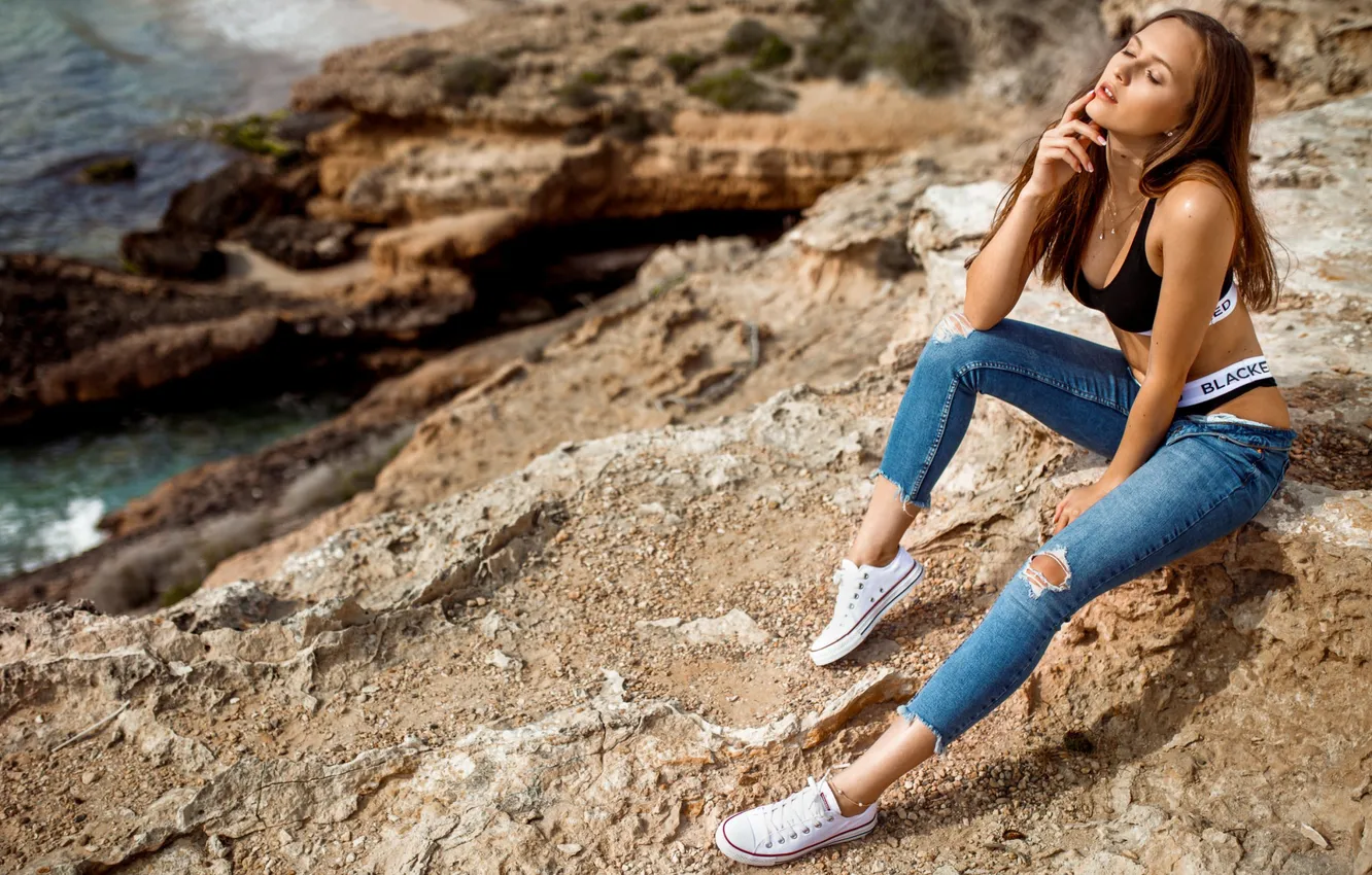 Фото обои girl, beautiful, jeans, sweet, long-haired, sneakers, tank top, polina frolova