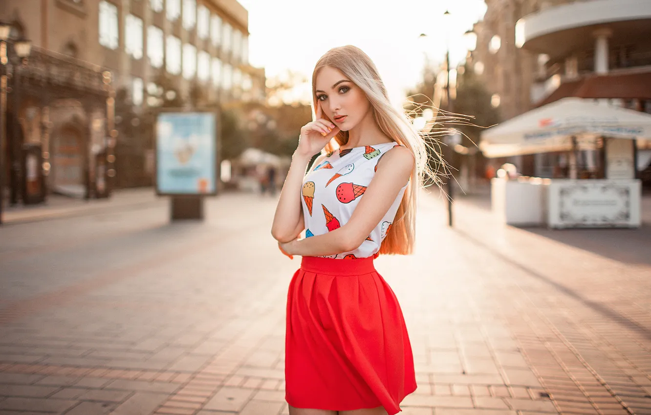 Фото обои лето, взгляд, девушка, город, поза, улица, модель, макияж