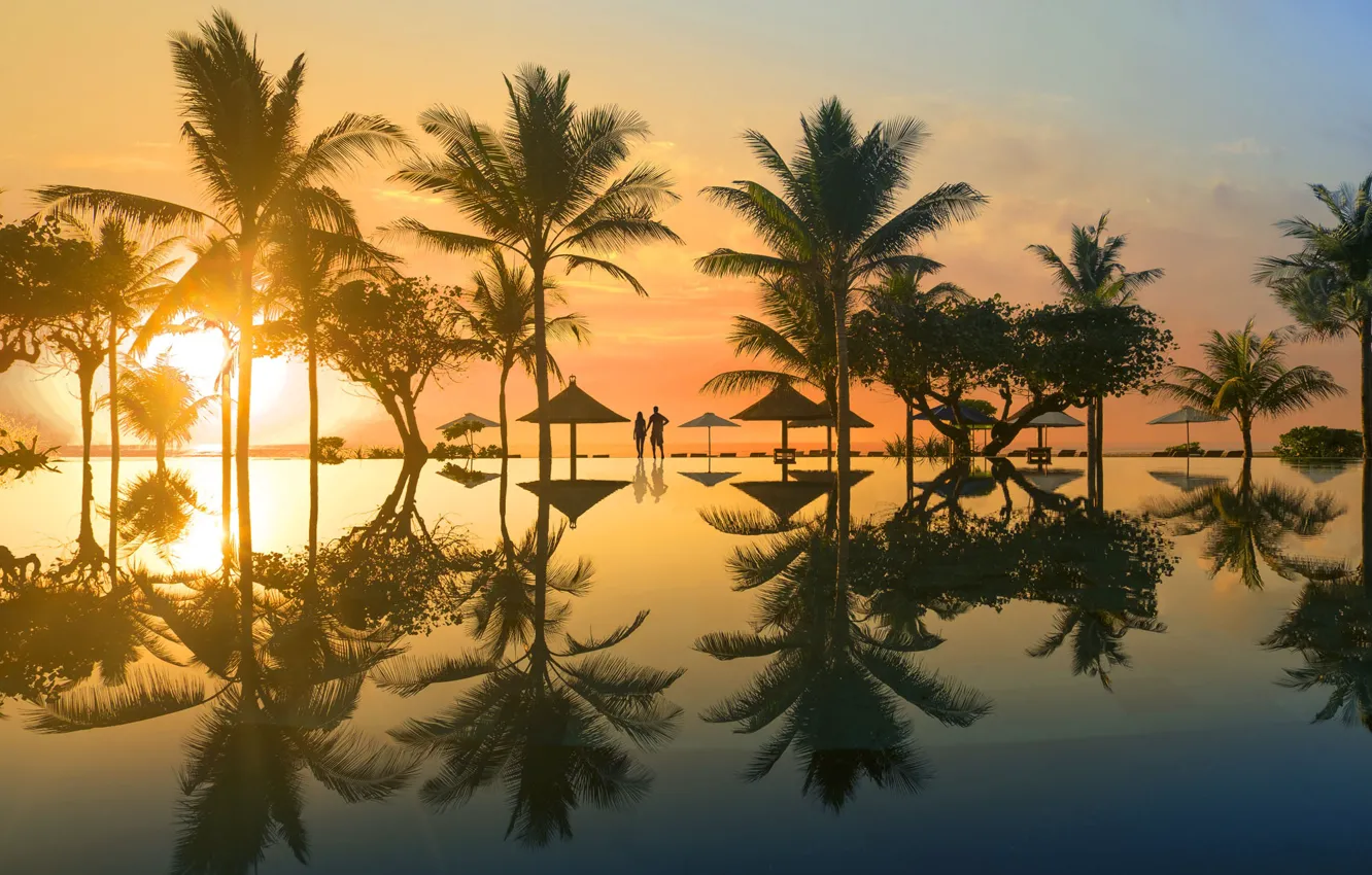 Фото обои море, закат, пальмы, отдых, бассейн, Бали, пара, отель