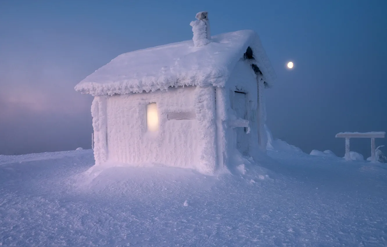 Фото обои зима, снег, пейзаж, природа, дом, луна, утро, Лапландия