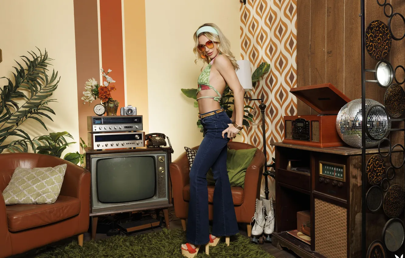 Фото обои woman, beautiful, model, pretty, jeans, room, interior, blonde