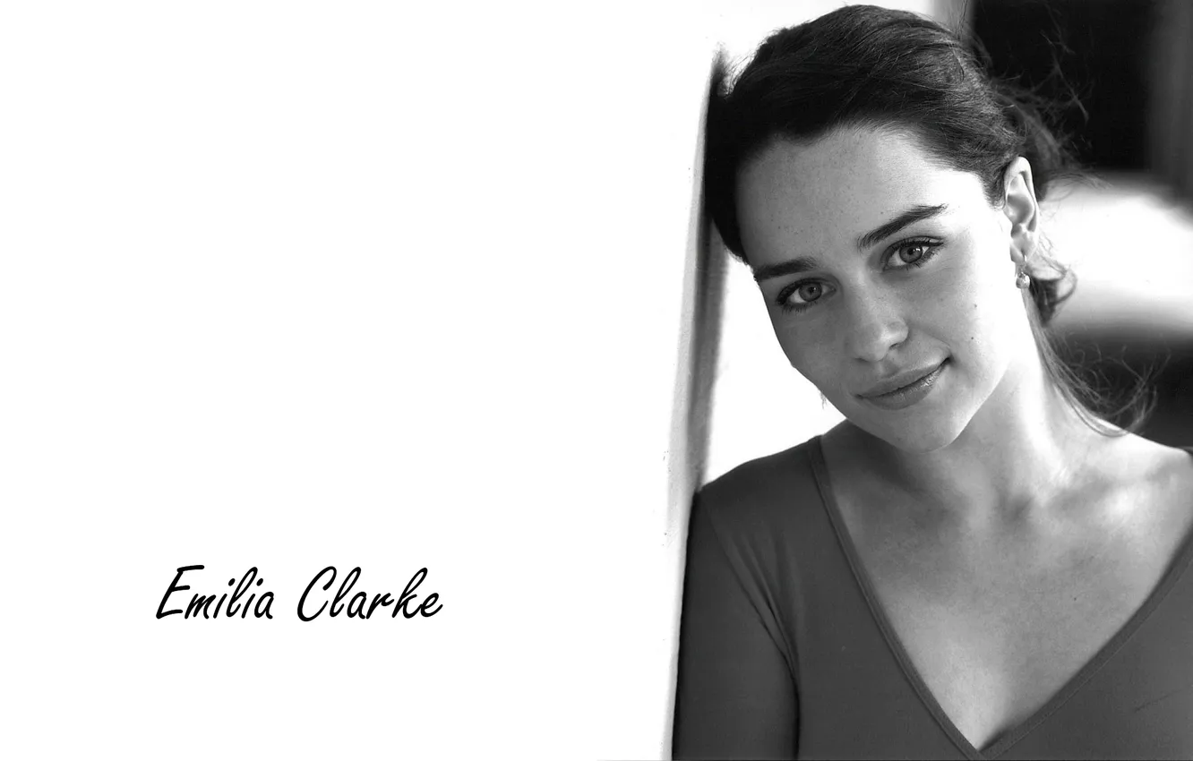 Фото обои взгляд, девушка, лицо, надпись, актриса, красотка, Кхалиси, Emilia Clarke