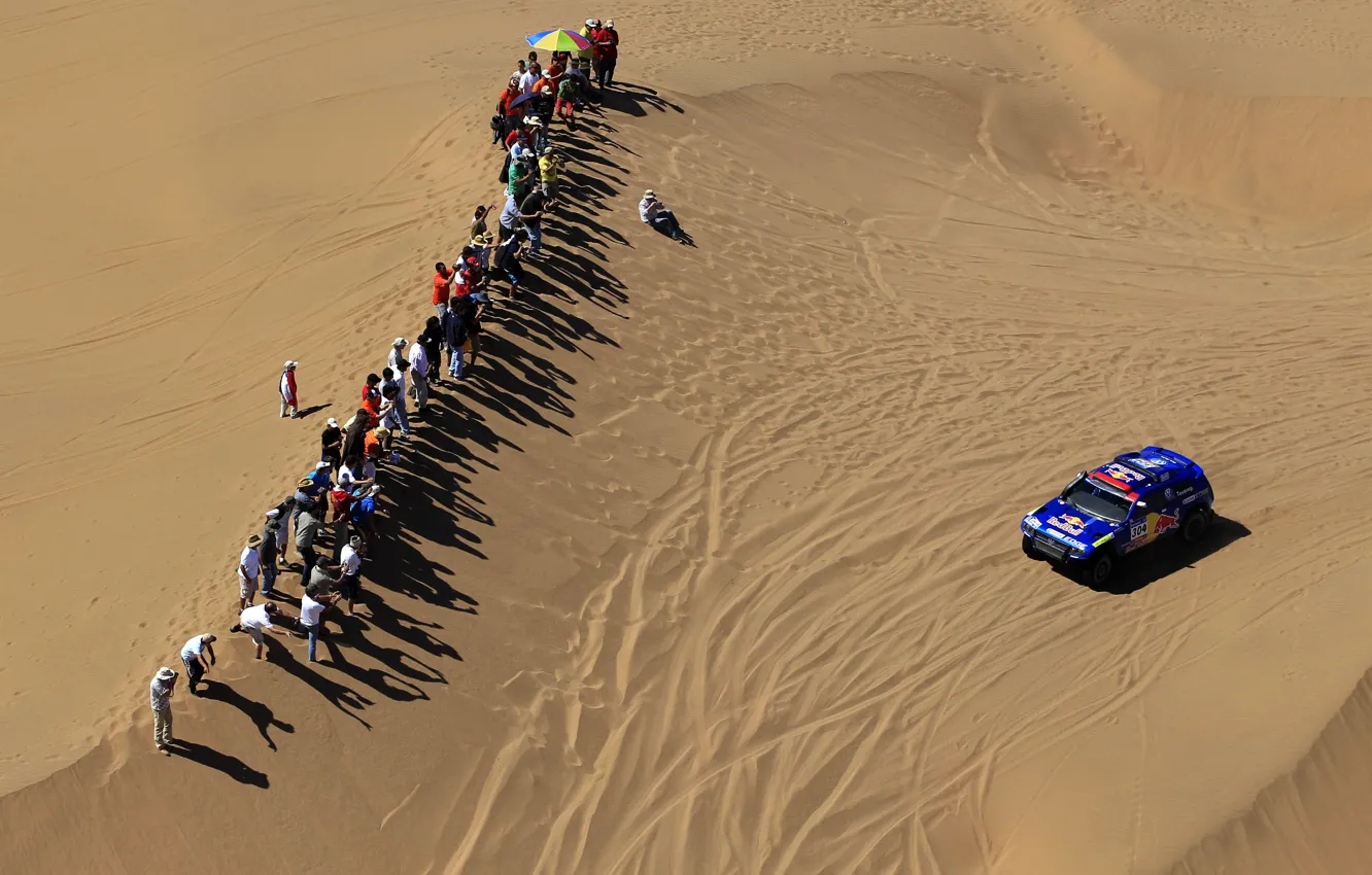 Фото обои Песок, Авто, Синий, Спорт, Volkswagen, Пустыня, Машина, Люди