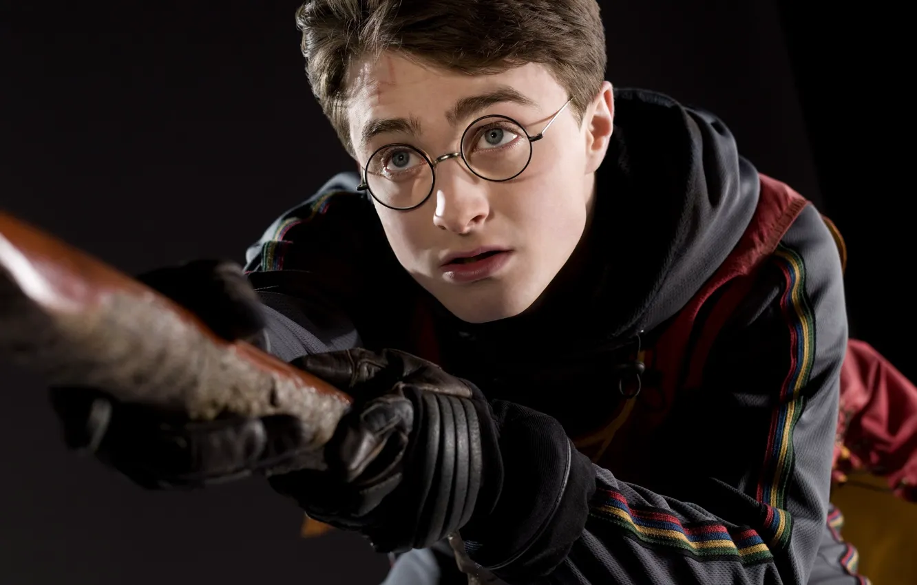 Фото обои взгляд, очки, перчатки, Гарри Поттер, шрам, Harry Potter, квиддич, Дэниел Рэдклифф
