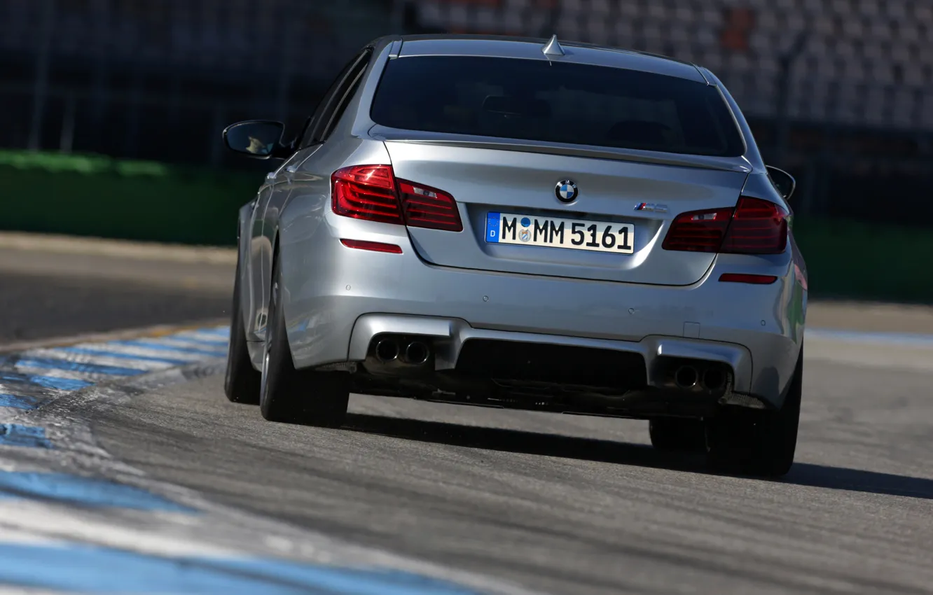 Фото обои серый, BMW, седан, F10, 2013, корма, M5, M5 Competition