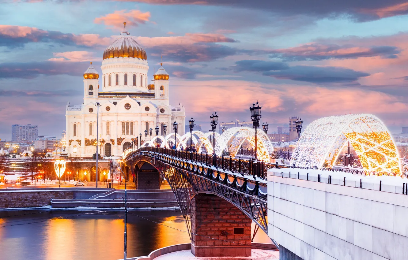 Фото обои зима, мост, река, Москва, собор, храм, Россия, иллюминация