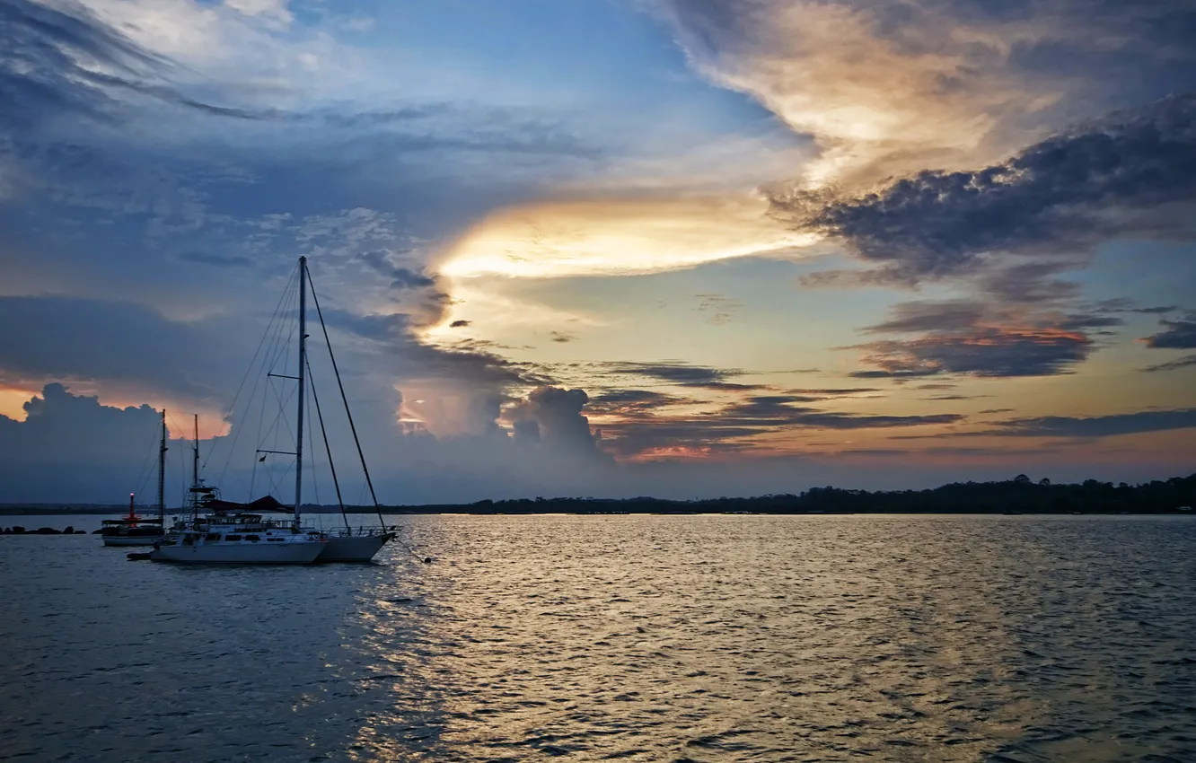 Фото обои облака, закат, озеро, лодки, вечер