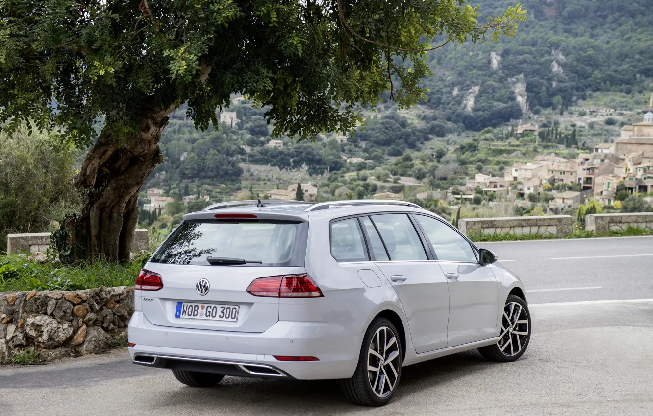 Фото обои дерево, Volkswagen, вид сзади, универсал, 2017, Golf Variant, бело-серый
