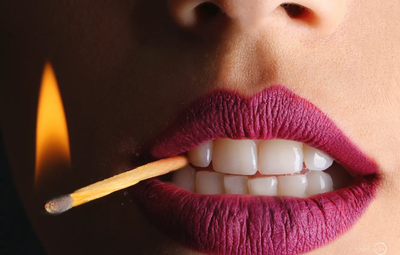 Фото обои зубы, помада, губы, lips, ноздри, teeth, lipstick, горящая спичка