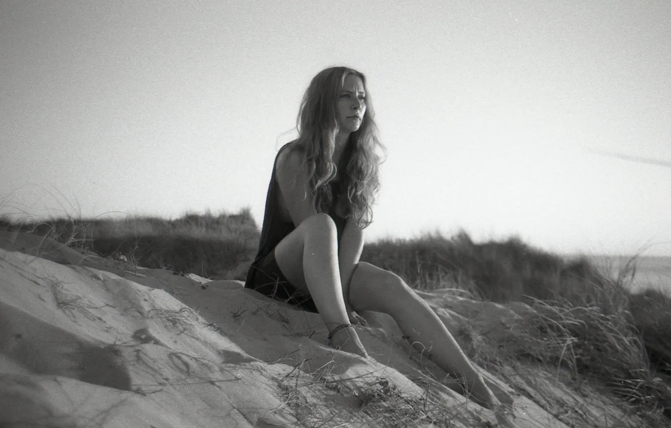 Фото обои beach, woman, hair, sunlight, shadow