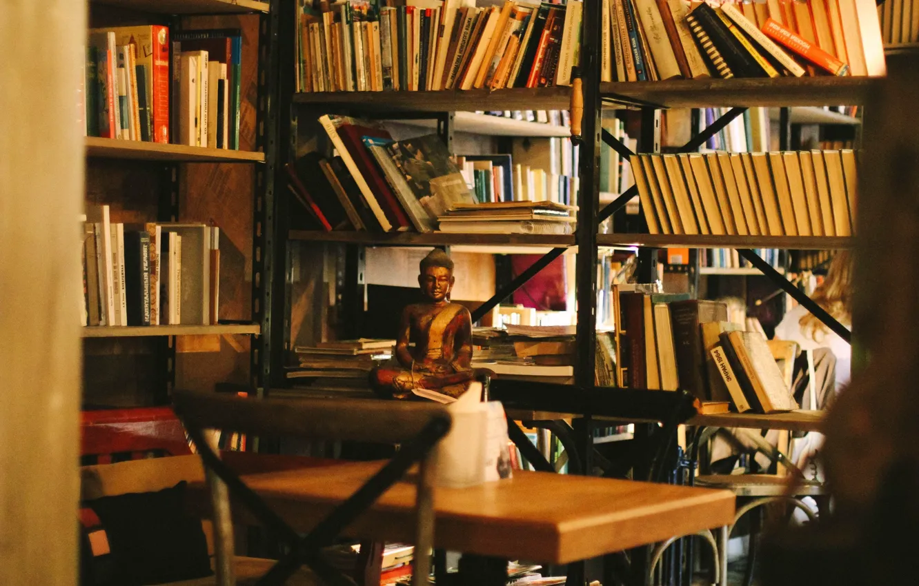 Фото обои место, книги, кофе, книжные полки, будда, санкт петербург, мыженаты