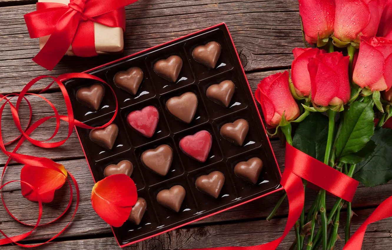 Фото обои любовь, цветы, подарок, романтика, шоколад, розы, лепестки, love