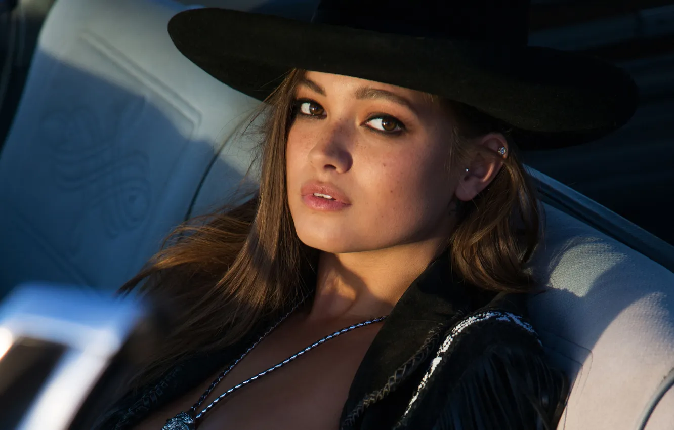 Фото обои авто, девушка, модель, шляпа, красотка, Chelsie Aryn