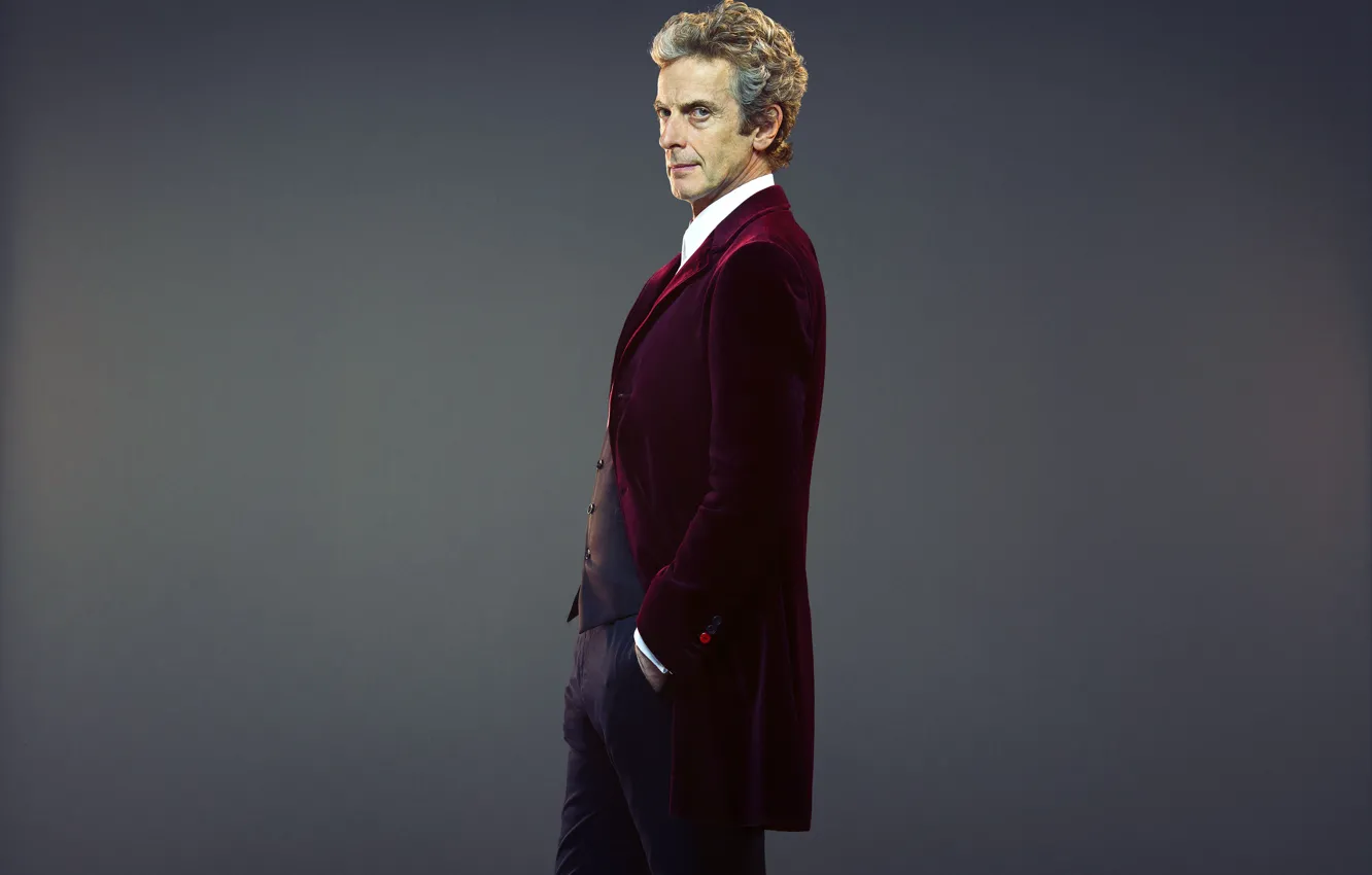 Фото обои взгляд, актер, мужчина, пиджак, серый фон, Doctor Who, Доктор Кто, Peter Capaldi