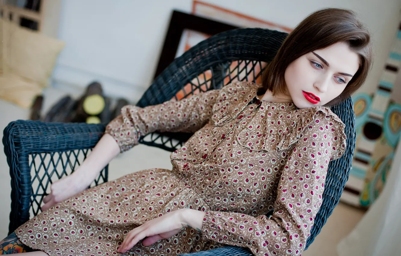 Фото обои взгляд, комната, кресло, фотомодель, тату-мастер, Саша Unisex