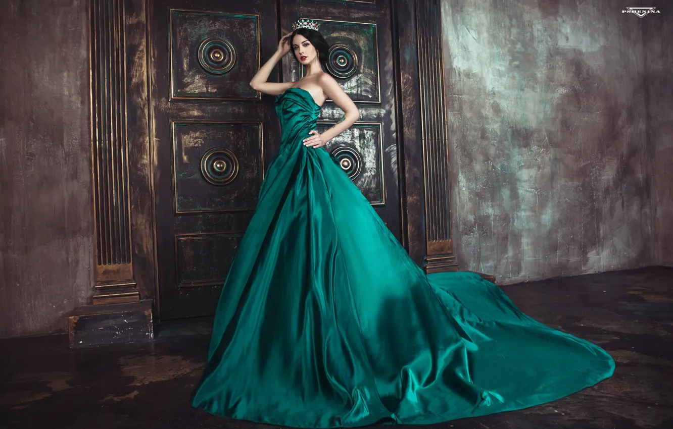Фото обои готика, модель, королева, зелёное платье, Алла Бергер