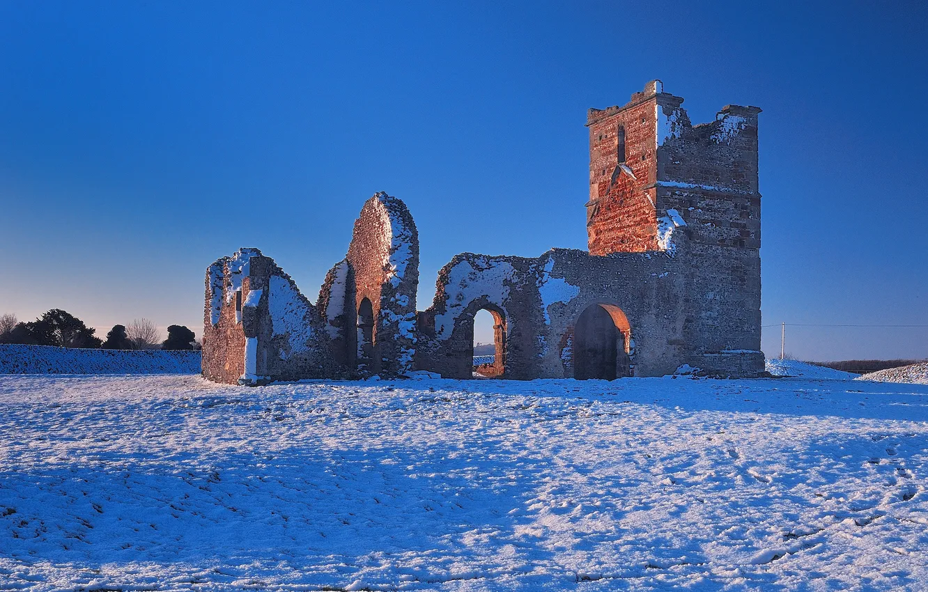 Фото обои зима, небо, снег, развалины, руины