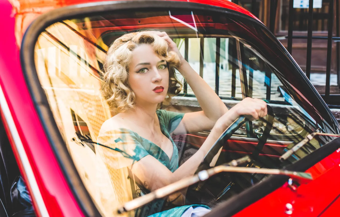 Фото обои машина, авто, взгляд, стекло, девушка, лицо, руль, блондинка