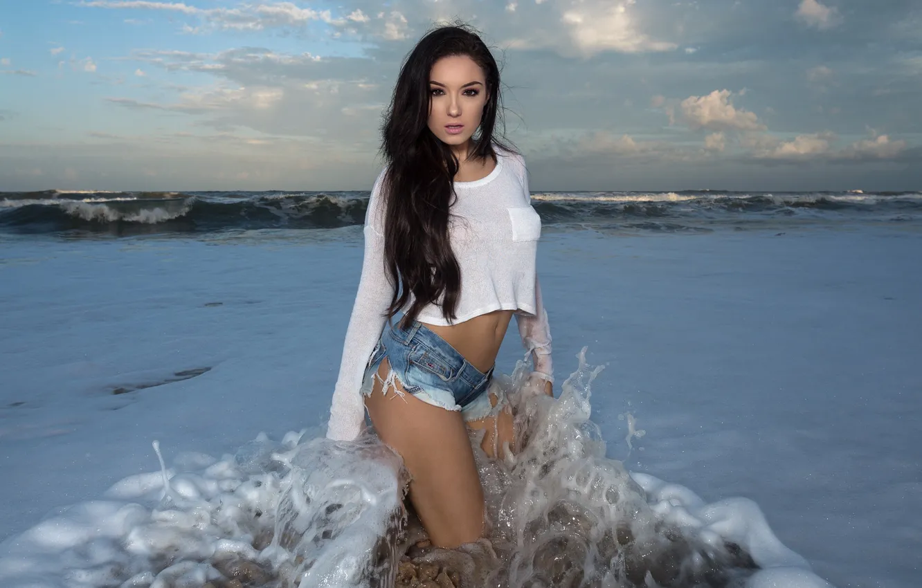 Фото обои Girl, wet, shorts, legs, sea, model, brunette, belly