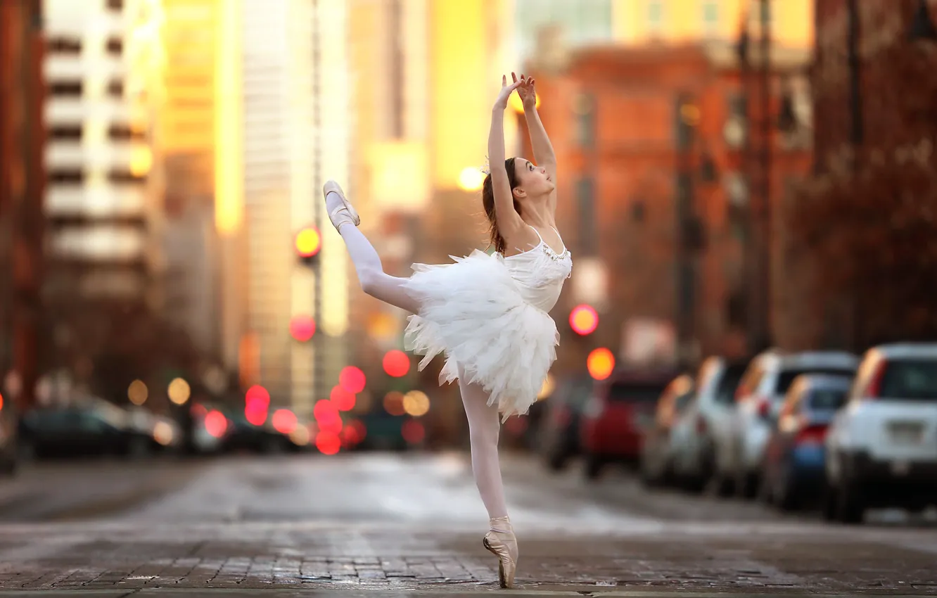 Фото обои улица, танец, девочка, балерина, tiny dancer