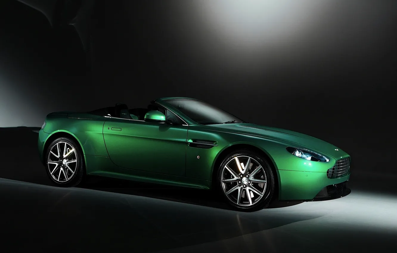 Фото обои зелень, фон, Aston Martin, астон мартин, родстер, кабриолет, Vantage S Roadster
