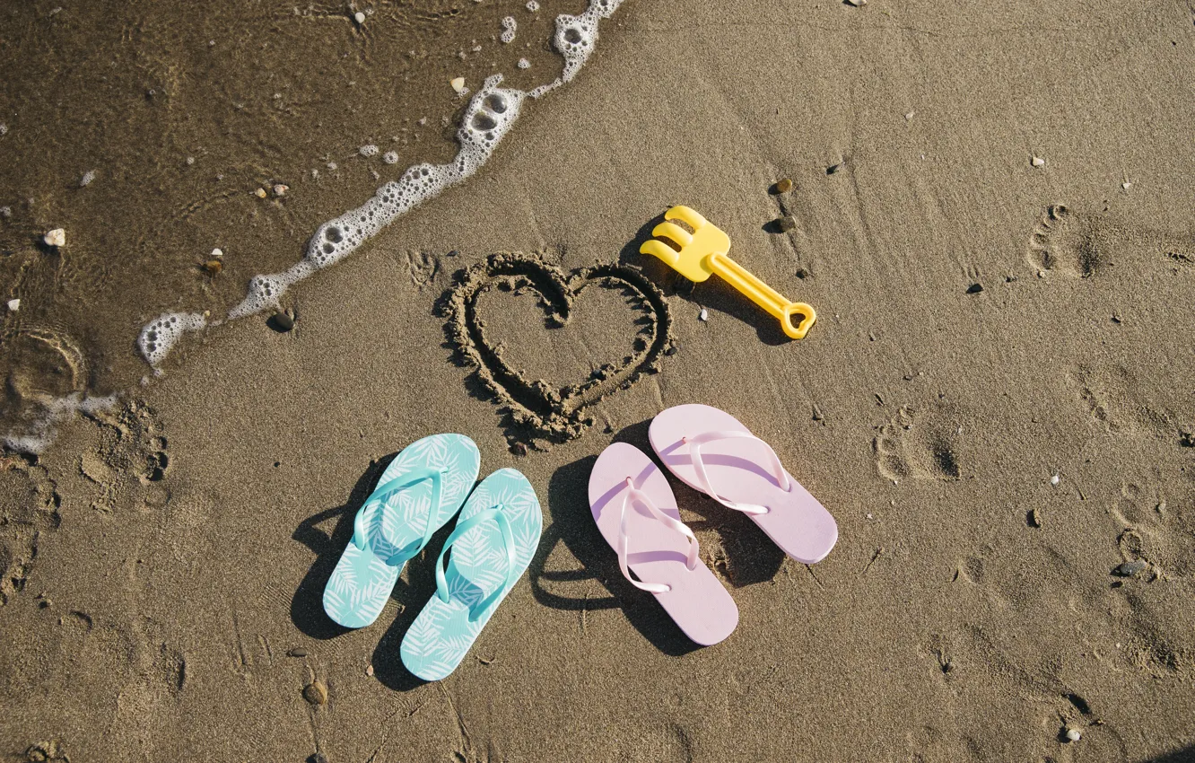 Фото обои песок, море, волны, пляж, лето, любовь, сердце, пара