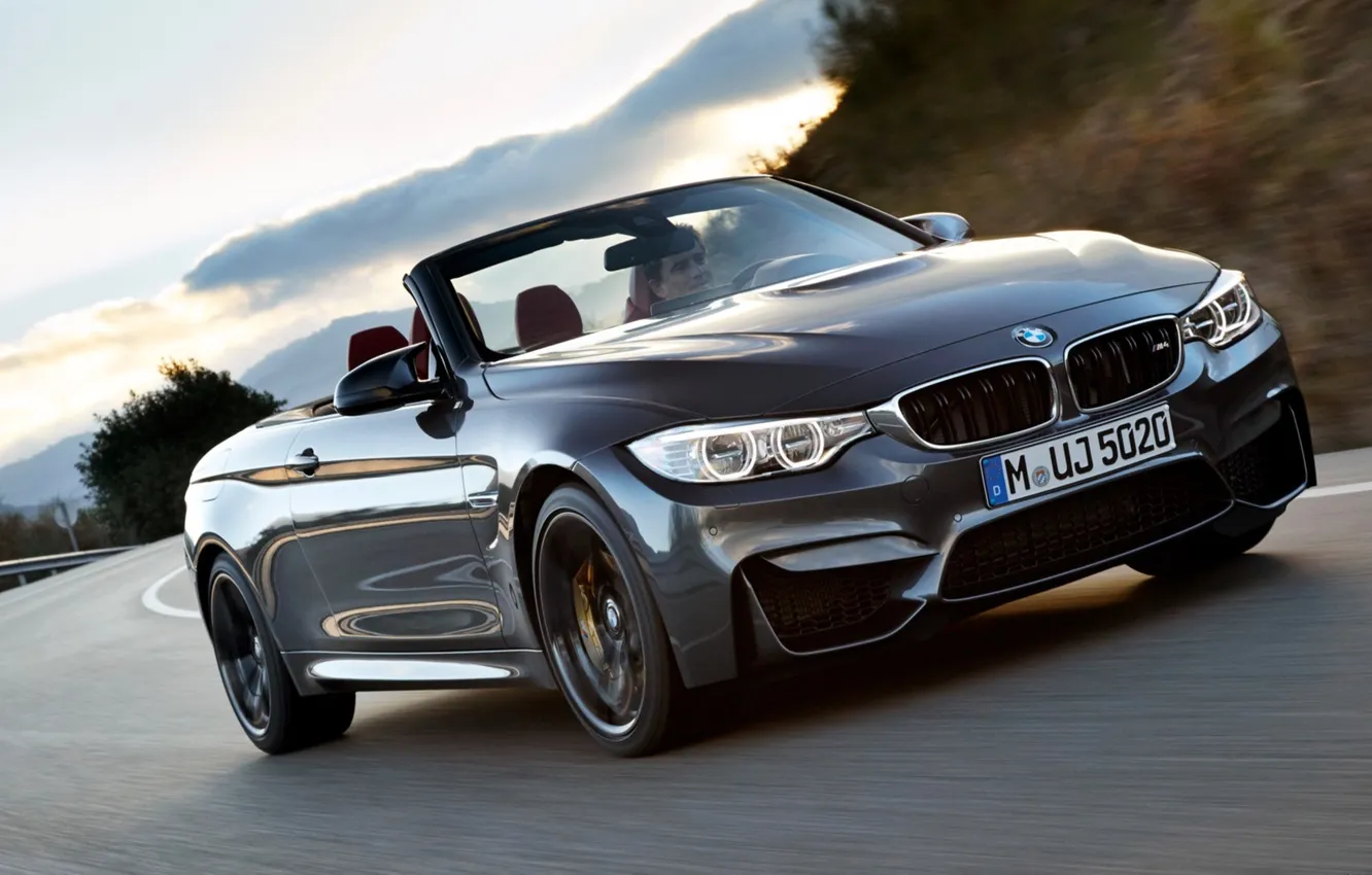Фото обои дорога, серый, скорость, поворот, шоссе, кабриолет, BMW M4