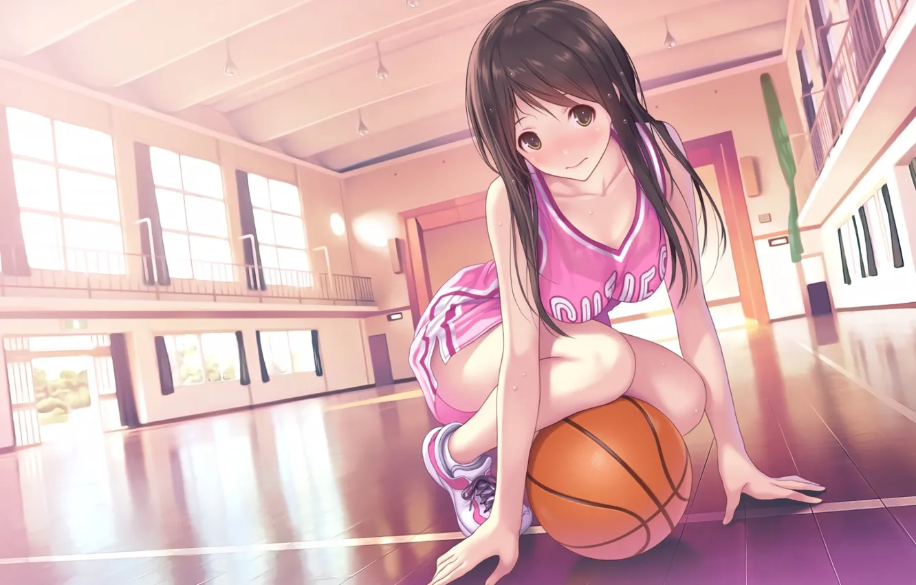 Фото обои шорты, румянец, школьница, длинные волосы, на полу, на корточках, баскетбольный мяч, спортивная форма