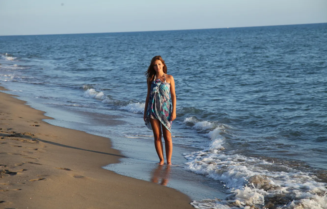 Фото обои Model, Ocean, Anna Tatu, Looking At Camera, On The Beach