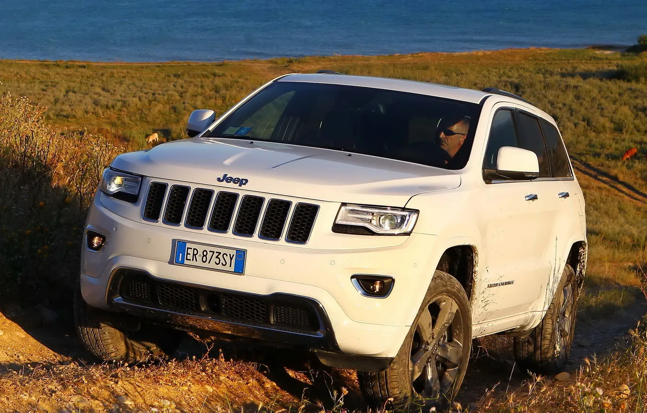 Фото обои вид, джип, спереди, Jeep, Grand Cherokee, мощный, Overland