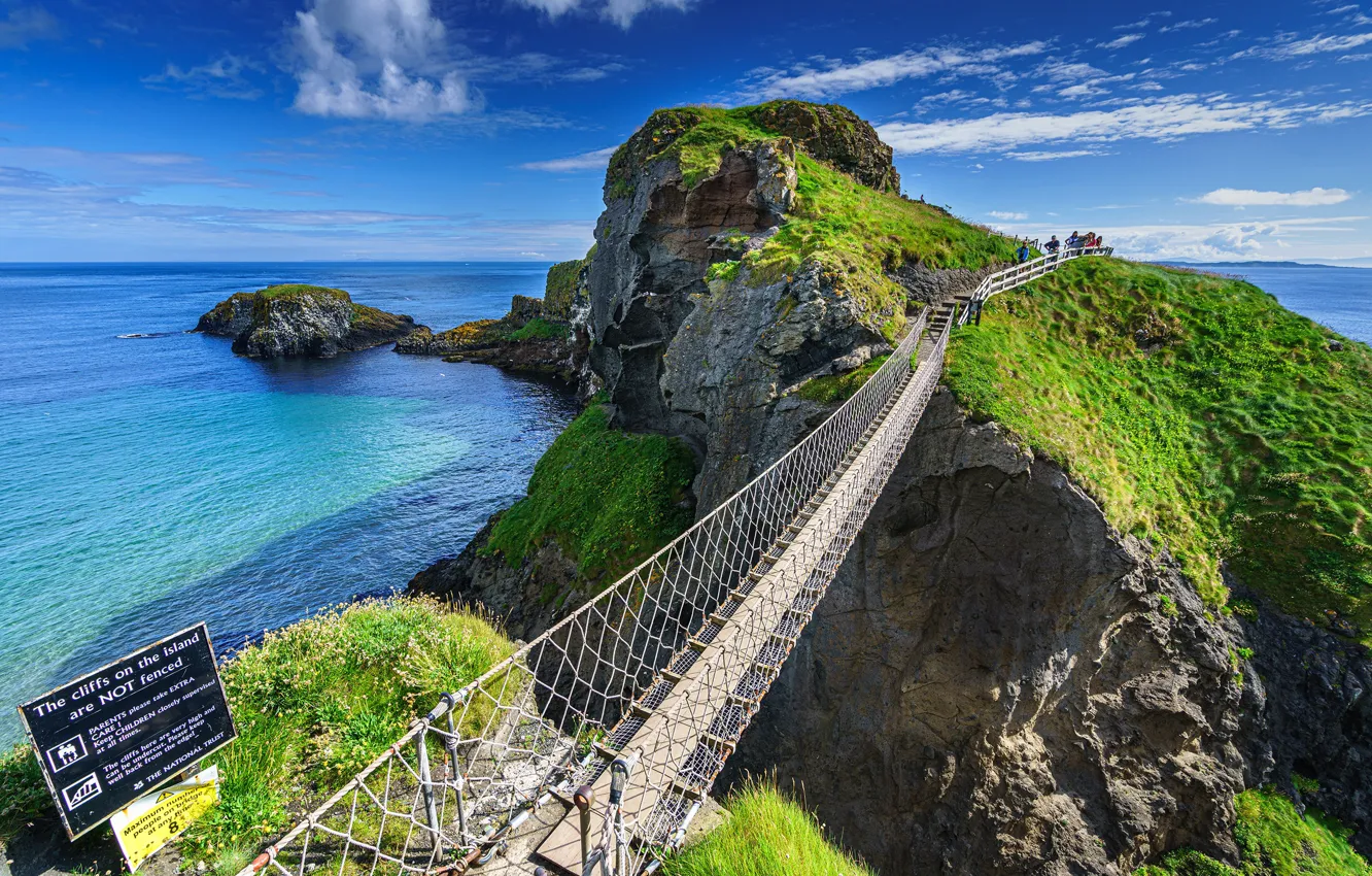 Фото обои море, небо, мост, скалы, Великобритания, Ballintoy