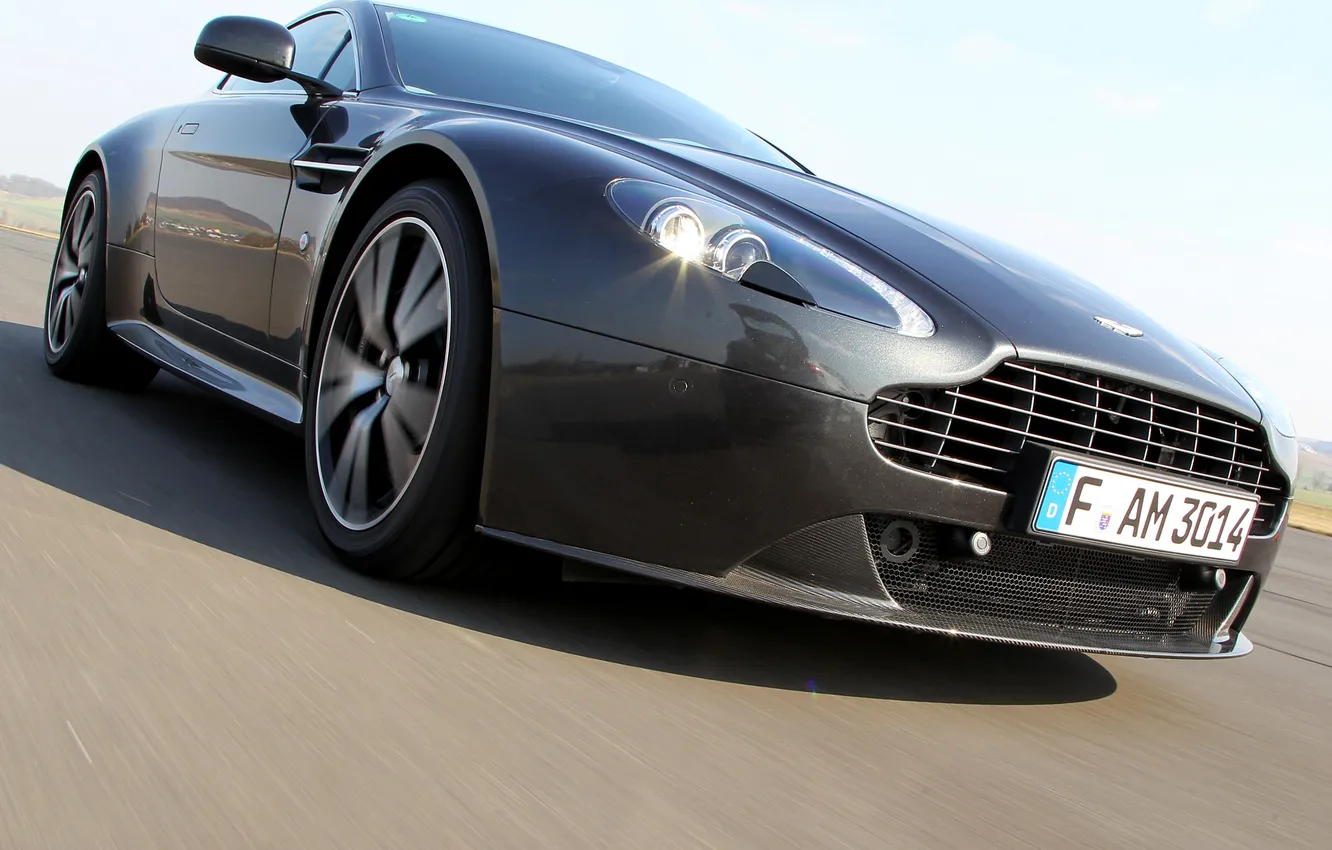 Фото обои машина, Aston Martin, Vantage, суперкар, передок