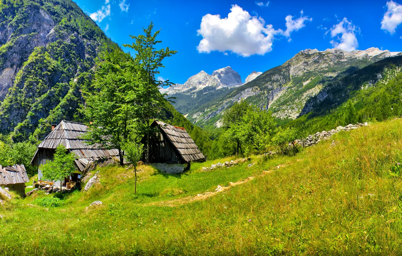 Фото обои небо, трава, облака, деревья, горы, природа, дом, Словения